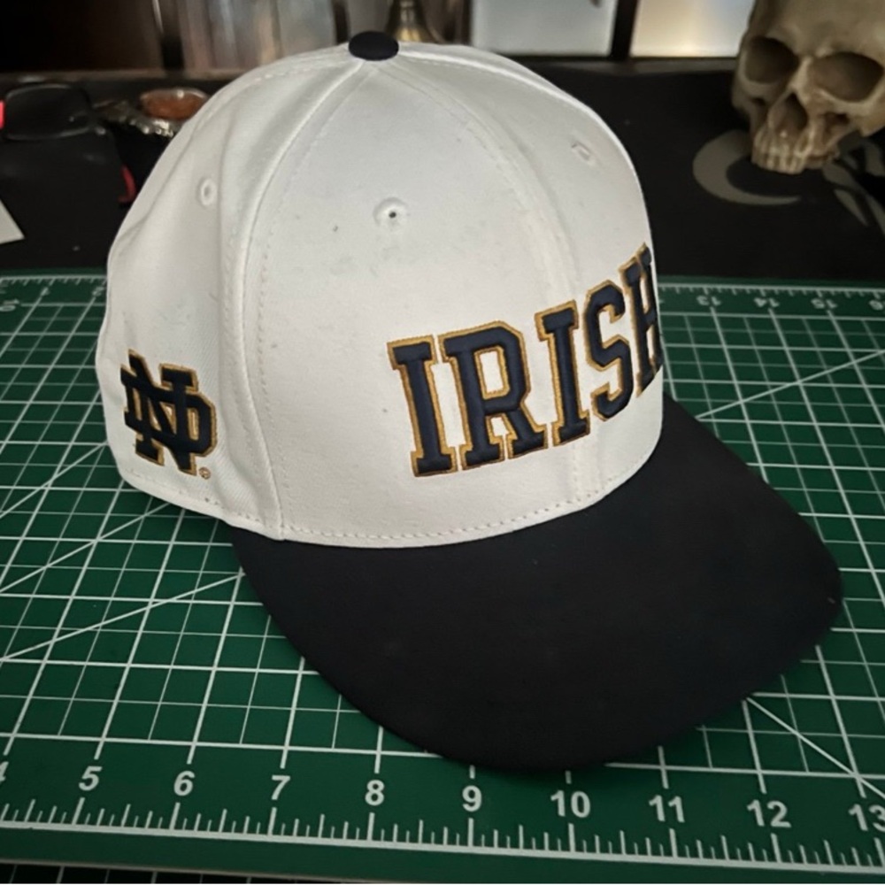 New Era brand
Norte Dame IRISH hat
Snap back